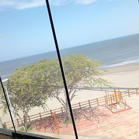 Hospedaje Restaurante El Hombre بويرتو شيكاما المظهر الخارجي الصورة